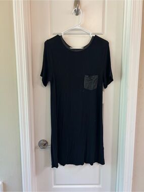Abercrombie & Fitch Black V-Neck Tee Top